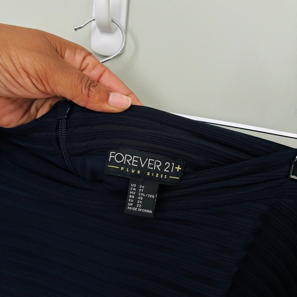 Forever 21+ Shadow Mesh Skater Skirt Size 2X - Picture 3 of 4